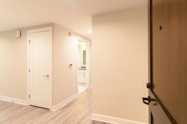 Foto del edificio - 5015 Balboa Boulevard, Unit 304