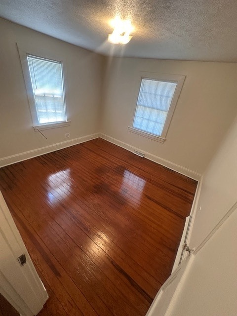 Foto del edificio - 216 Locust Ln