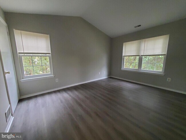 Foto del edificio - 727 Walden Cir