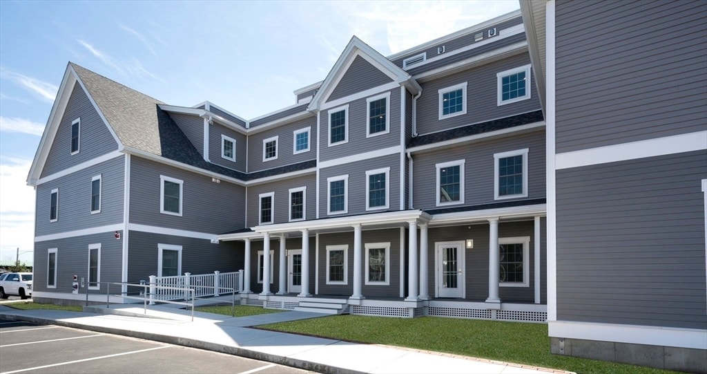 Primary Photo - 50 Country Way