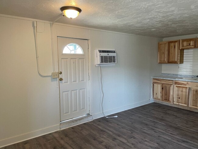 Foto del edificio - Newly Renovated-1 Bedroom 1 Bath Downstair...