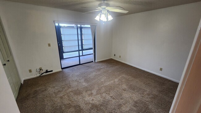 Foto del edificio - 911 SW South River Dr