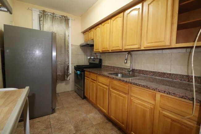 Building Photo - 3 bedroom in BROOKLYN NY 11214