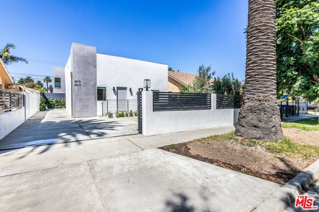 Building Photo - 2815 S Mansfield Ave