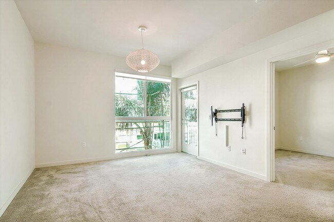 Foto del edificio - 12655 Bluff Creek Dr