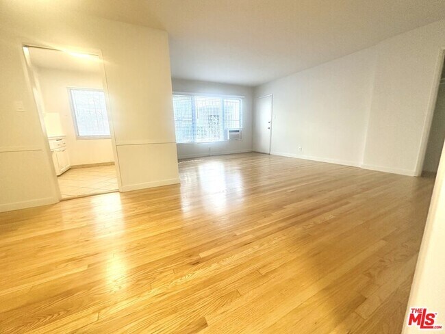 Foto del edificio - 8360 Blackburn Ave