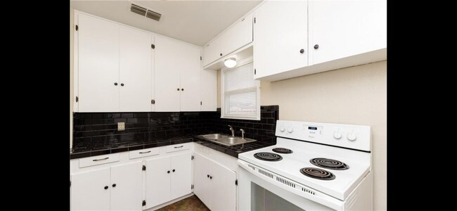 Foto del edificio - 4417 Spring St