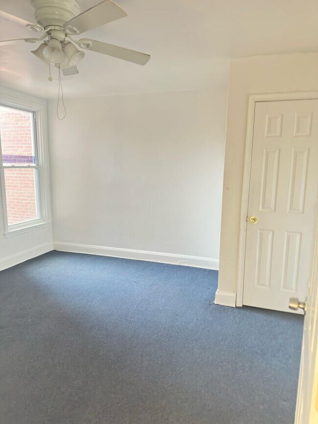 Building Photo - 419 Gusryan St