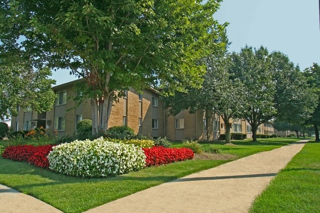 Building Photo - Dearborn West