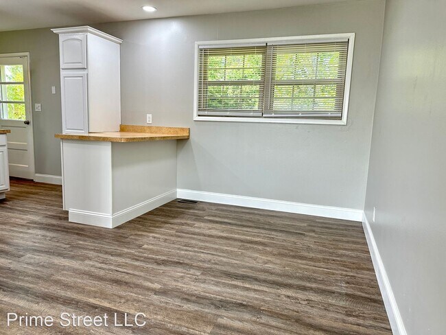 Building Photo - 3 br, 1 bath House - 3145 Ridgemore Ave