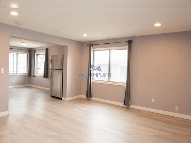 Foto del edificio - 2BR/1.5BA | Newly Renovated House Duplex | Private Backyard |  In International Peace Garden!