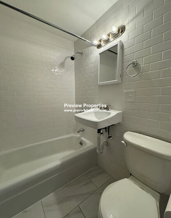 Foto del edificio - 160 N Beacon St