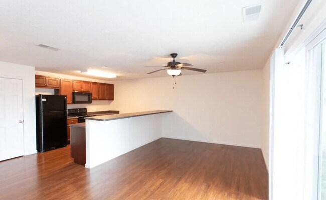 Building Photo - McCormick Manor