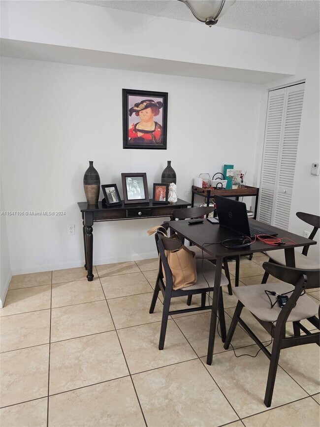 Foto del edificio - 4832 N State Rd 7