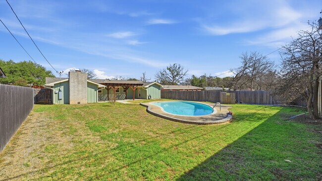 Foto del edificio - 1409 Highland Dr