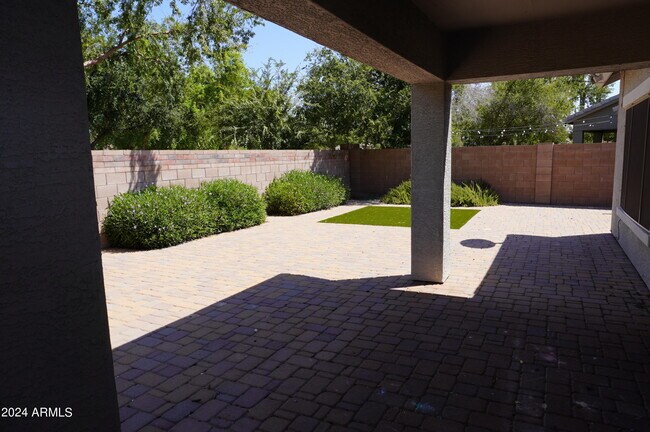 Building Photo - 3757 S Laurel Way