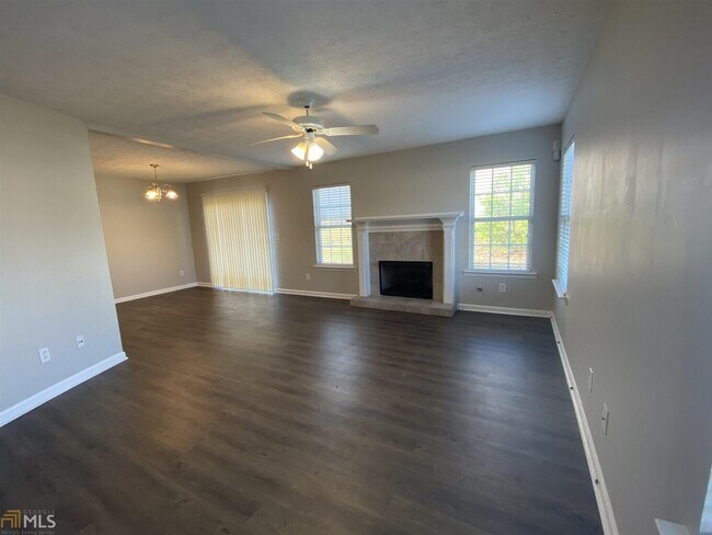 Building Photo - 10 Cody Cir