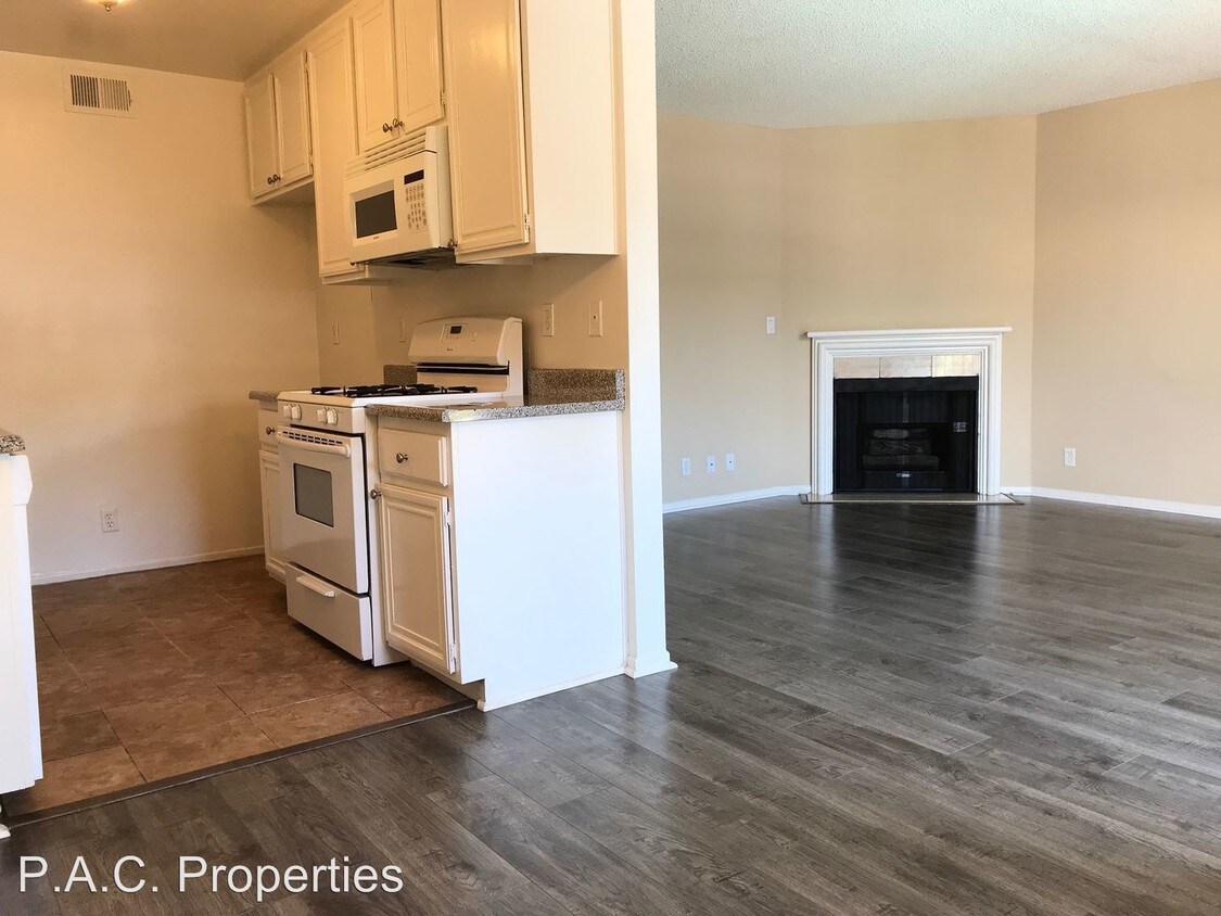 Foto principal - 11255 Huston Street Apartments