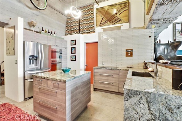 Foto del edificio - 100 W 5th St