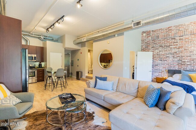 Foto del edificio - 7301 E 3rd Ave