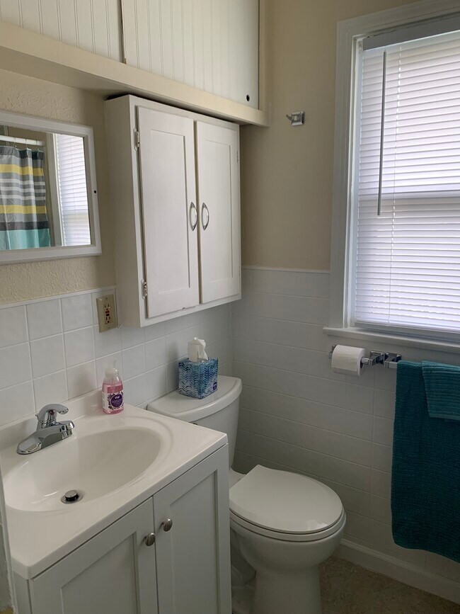 Building Photo - Three bedroom single family home, 1614 Pri...