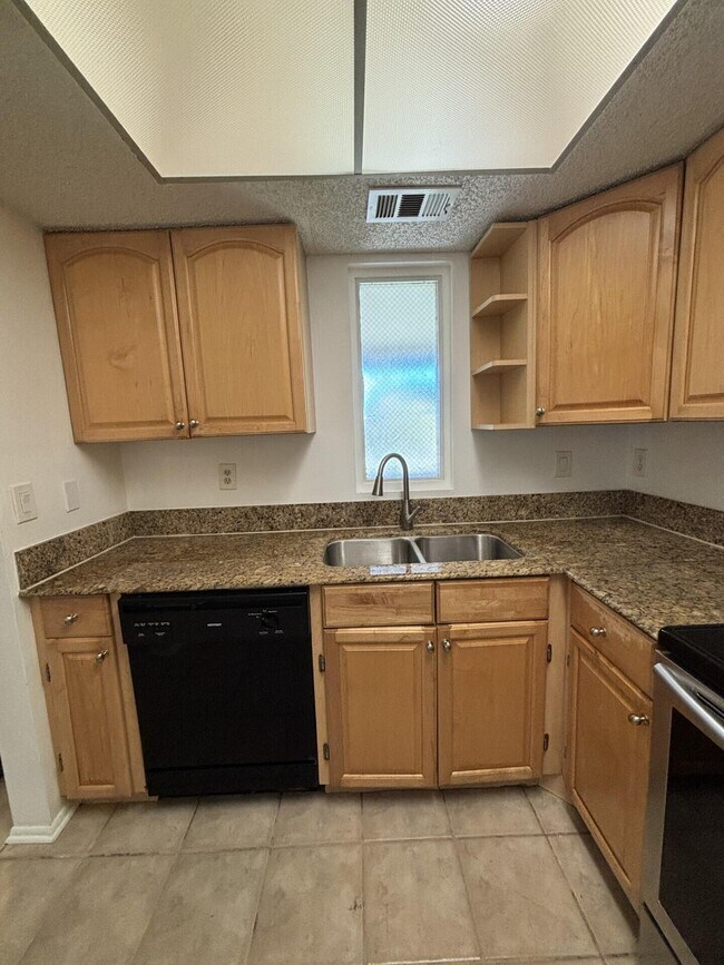 Building Photo - 1514 SE Royal Green Cir