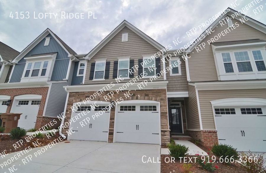 Primary Photo - Beautiful, LARGE 3 bedroom, 3 1/2 bath tow...
