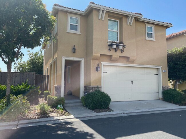 Foto del edificio - 7009 Harmony Dr