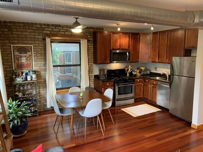 Foto del edificio - 1247 W Roscoe St