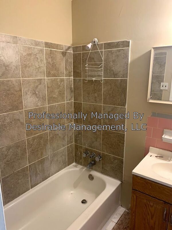 Building Photo - 905 Glenrock Dr