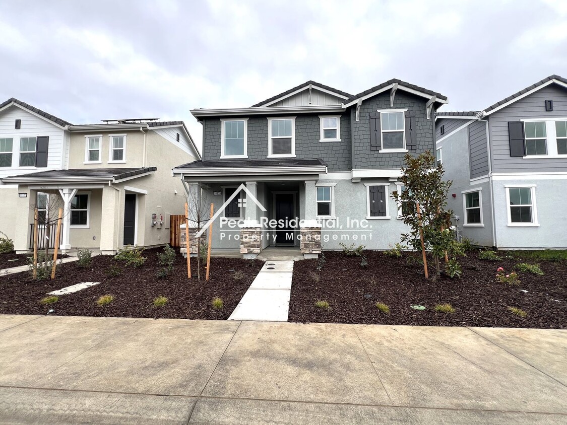 Foto principal - Brand New Elk Grove 4bd/3ba Home near Big ...