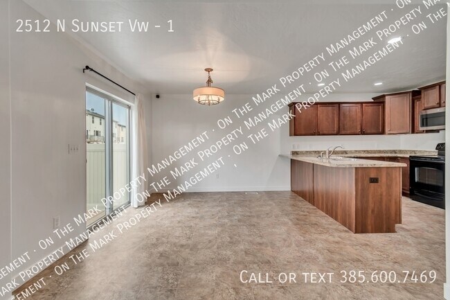 Building Photo - $500 OFF 1ST MONTHS RENT SUNSET HOLLOW TOW...