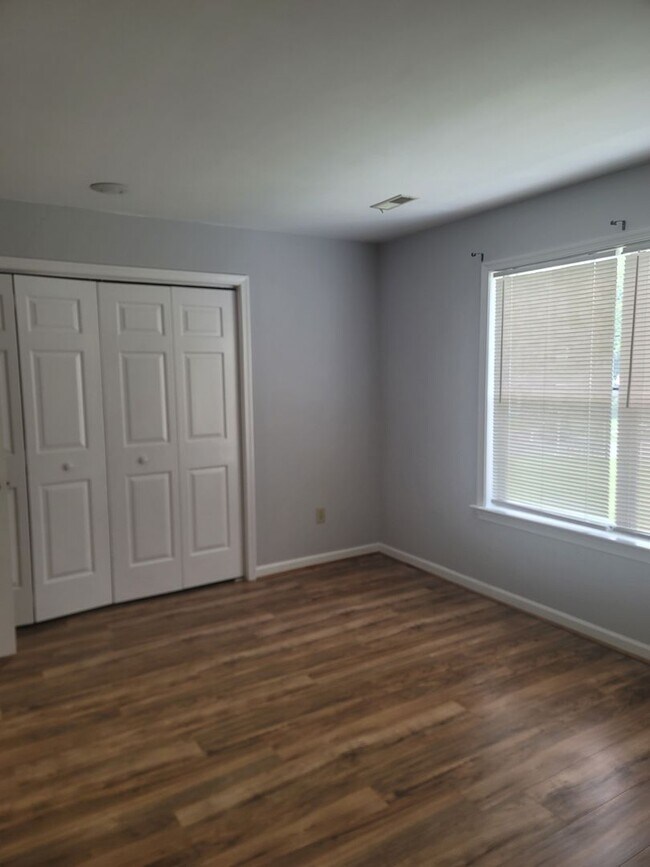 Building Photo - 13 Palmerston Dr