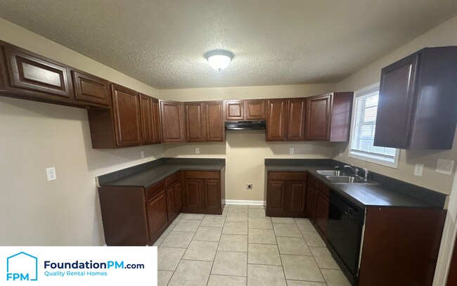 Building Photo - 3840 Walnut Crk Cv