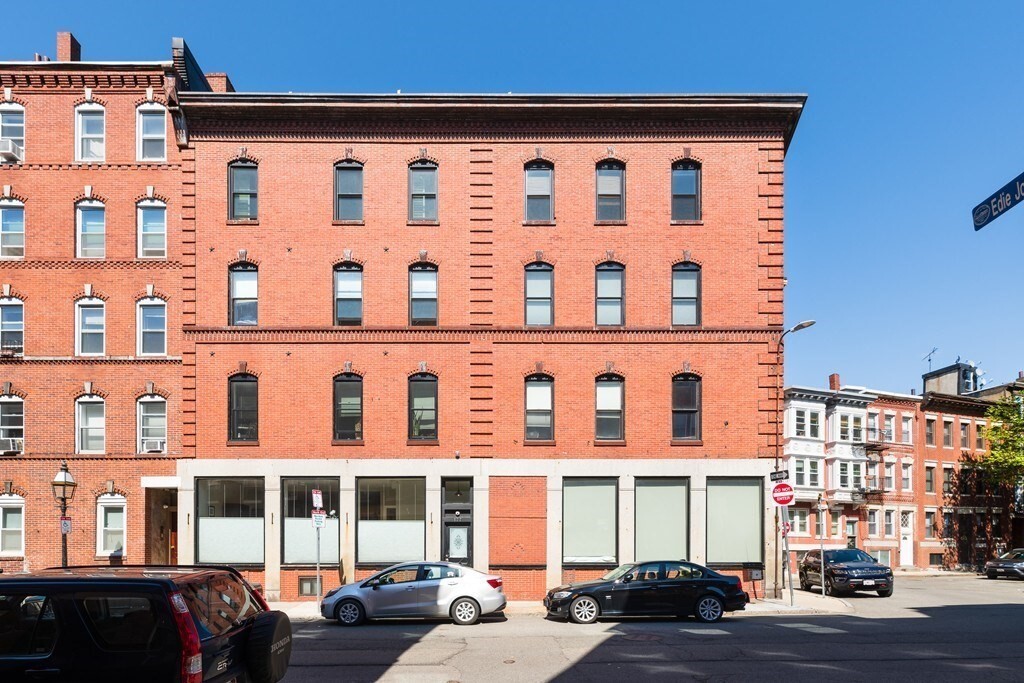 Primary Photo - 179 Endicott St