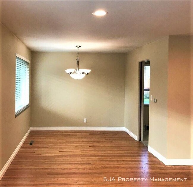 Foto del edificio - 1425 100th Ave NE