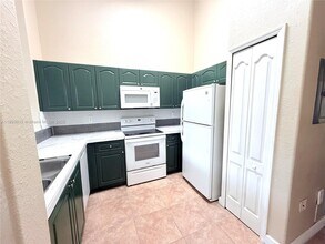 Building Photo - 1656 SE 29th Ct