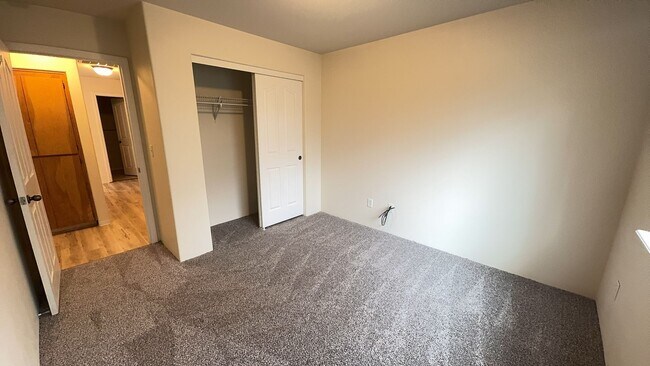 Foto del edificio - 3 Bedroom 2 Bath Duplex