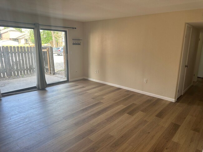 Foto del edificio - Clean 3 bedroom, 2 bathroom condo in Westm...