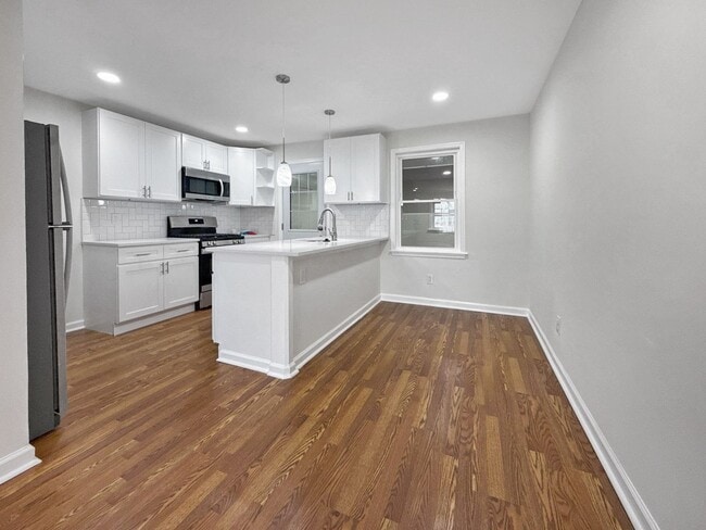 Building Photo - Spacious 3BR Home with Finished Basement & Flex Space