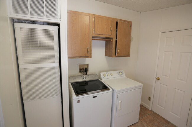 Building Photo - 2631 Olive Ave