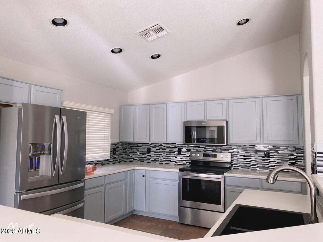 Foto principal - 8751 W Alex Ave