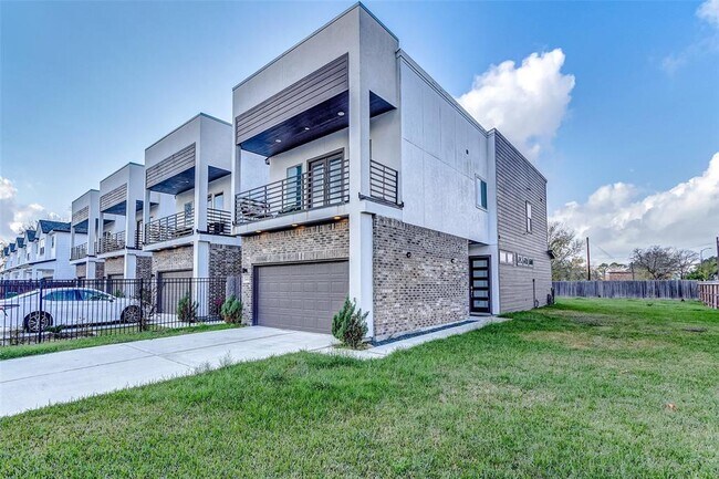 Foto del edificio - 8402 Safeguard St