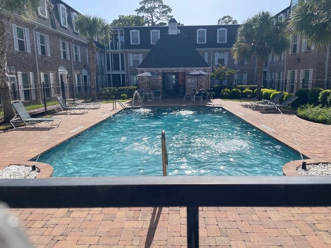 Área de la piscina - 361 N Post Oak Ln