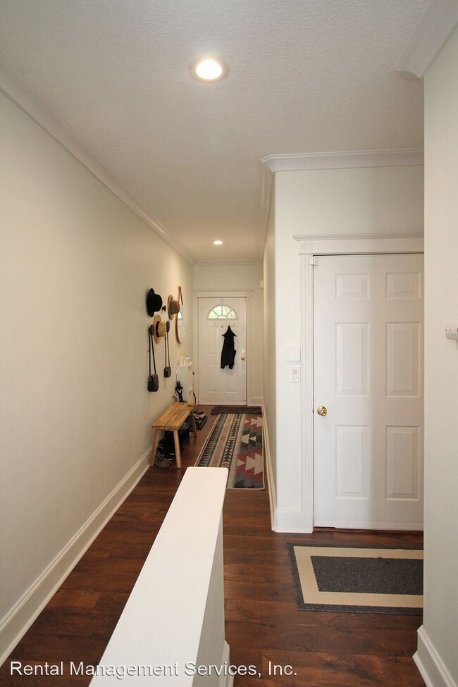 Building Photo - 2 br, 2.5 bath House - 1637 SW Montgomery St