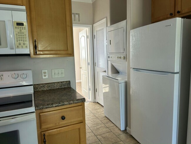 Building Photo - 6745 Hudson Ave