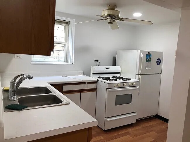 Foto del edificio - 1618 W Carmen Ave