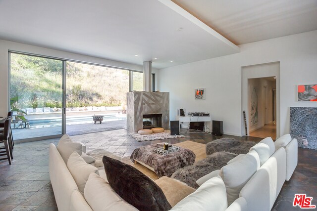 Foto del edificio - 8137 Amor Rd