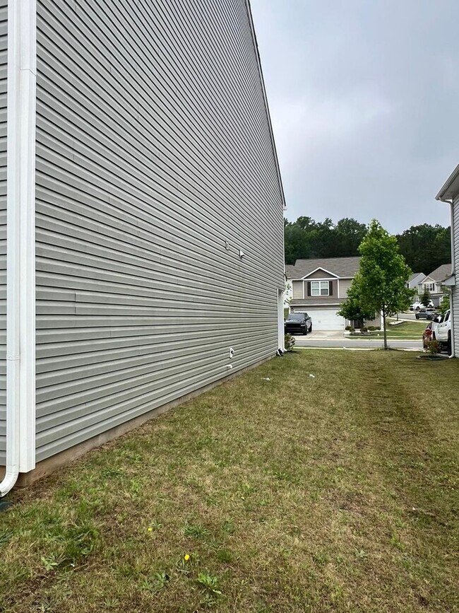 Building Photo - 8128 Derby Wood Ln