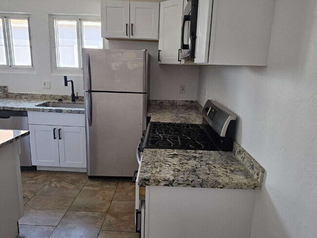 Foto del edificio - UPDATED 2 BEDROOM, 2 BATH NEAR DOWNTOWN PHOENIX